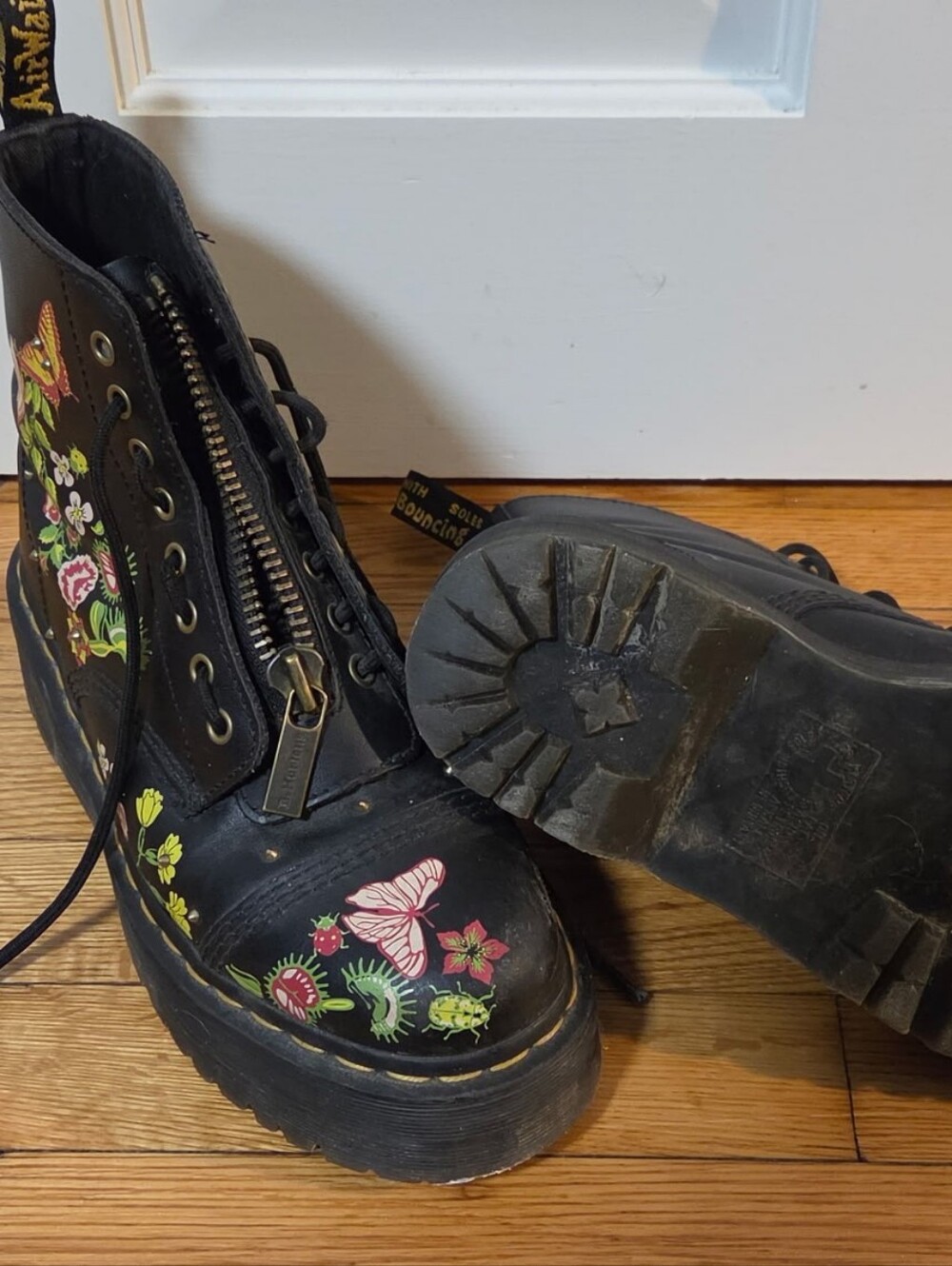 Doc Marten Black "Sinclair Bloom" Platform Boots - Women's US 9L - Picture 3 of 3